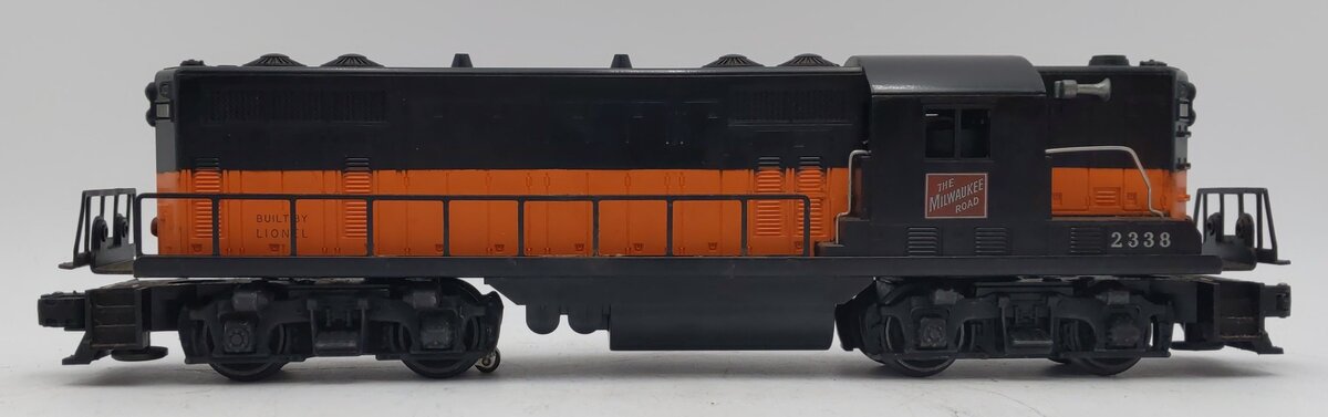 Lionel 2338 Vintage O Milwaukee Road Powered GP-7 Diesel Locomotive VG/Box