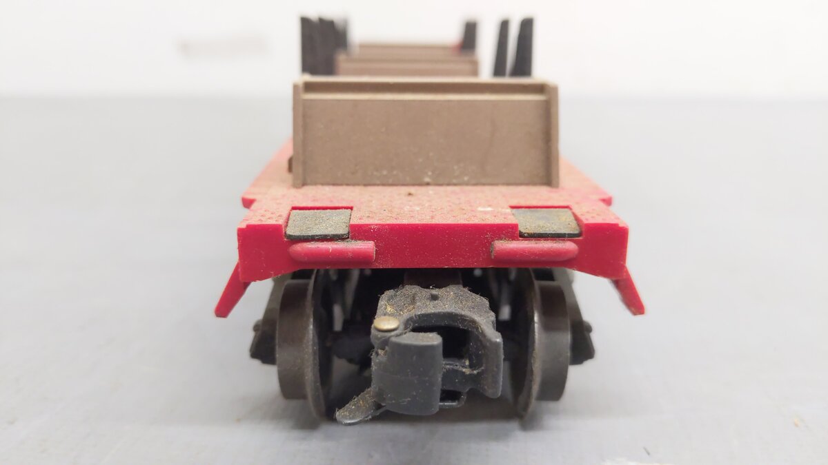 Lionel 264 Vintage O Operating Forklift Platform with 6264 Lumber Car/Box