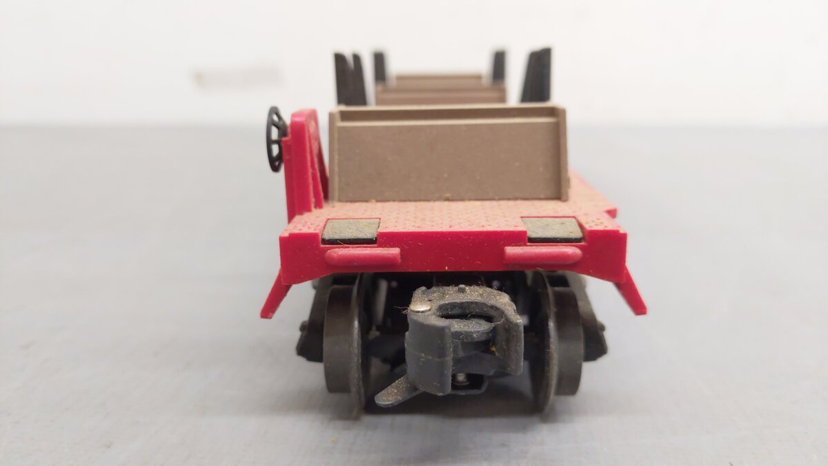 Lionel 264 Vintage O Operating Forklift Platform with 6264 Lumber Car/Box