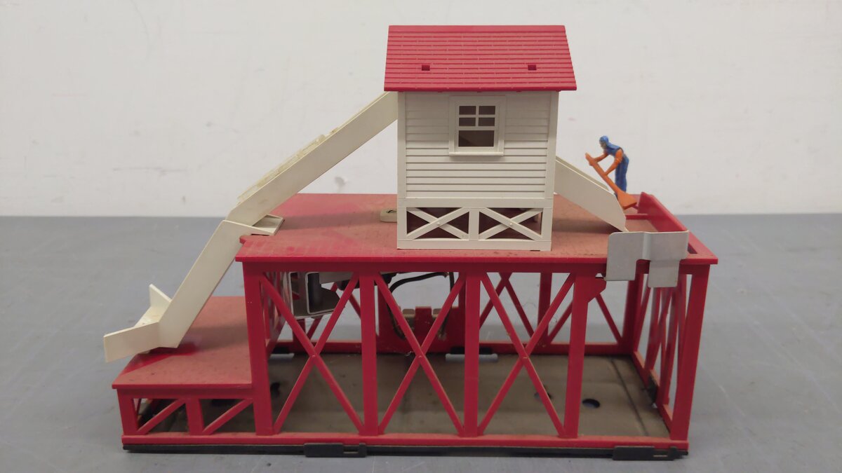 Lionel 352 Vintage O Postwar Operating Icing Station/Box