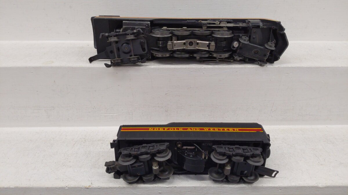 Lionel 746 Vintage O N&W J Class 4-8-4 Steam Locomotive & Tender w/ Long Stripe VG