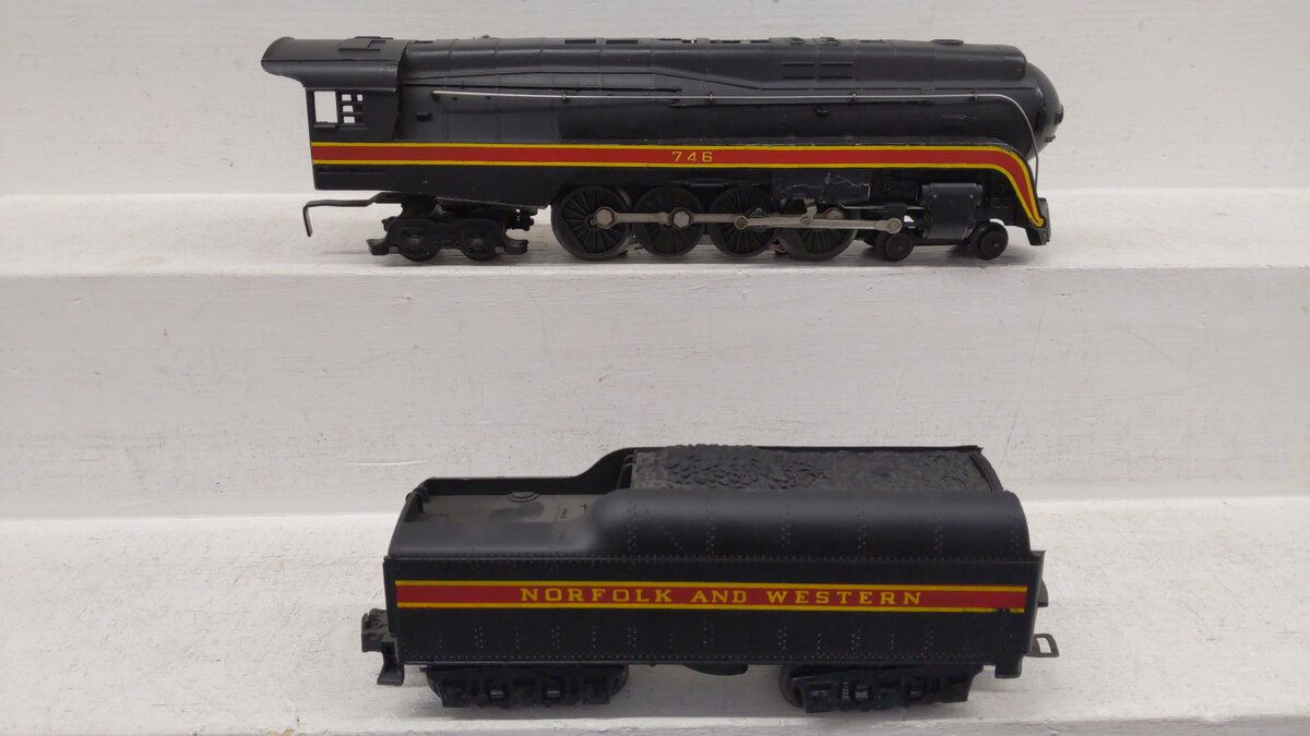 Lionel 746 Vintage O N&W J Class 4-8-4 Steam Locomotive & Tender w/ Long Stripe VG