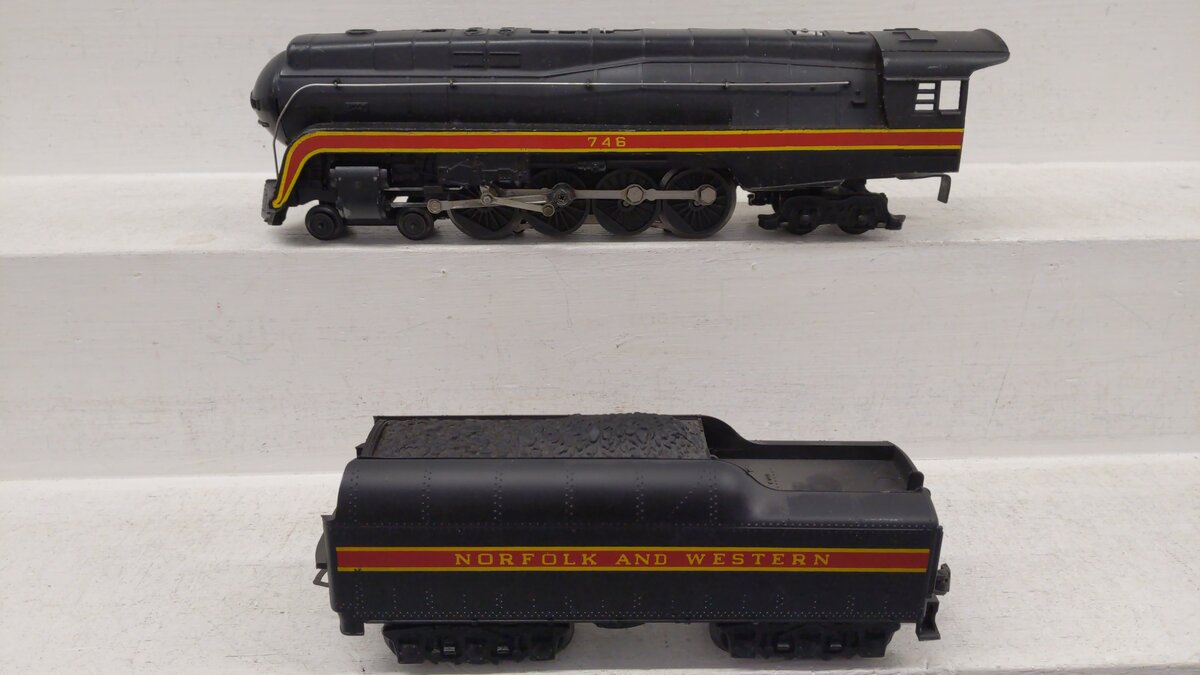 Lionel 746 Vintage O N&W J Class 4-8-4 Steam Locomotive & Tender w/ Long Stripe VG