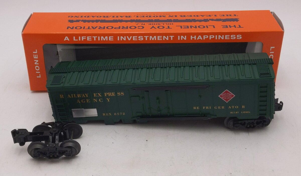 Lionel 6-6572 O-Gauge REA Refrigerator Car #6572 (Reproduction) VG/Box