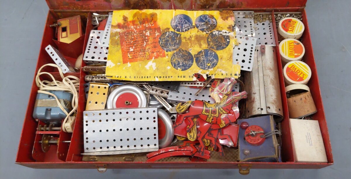 Gilbert 10 1/2 Vintage Amusement Park Erector Set VG