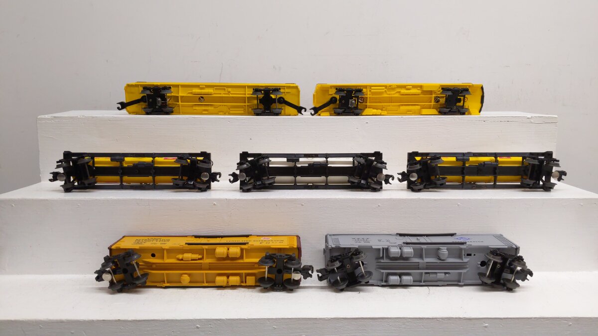 Lionel Assorted O Gauge MPC Freight & Passenger Cars [7] EX