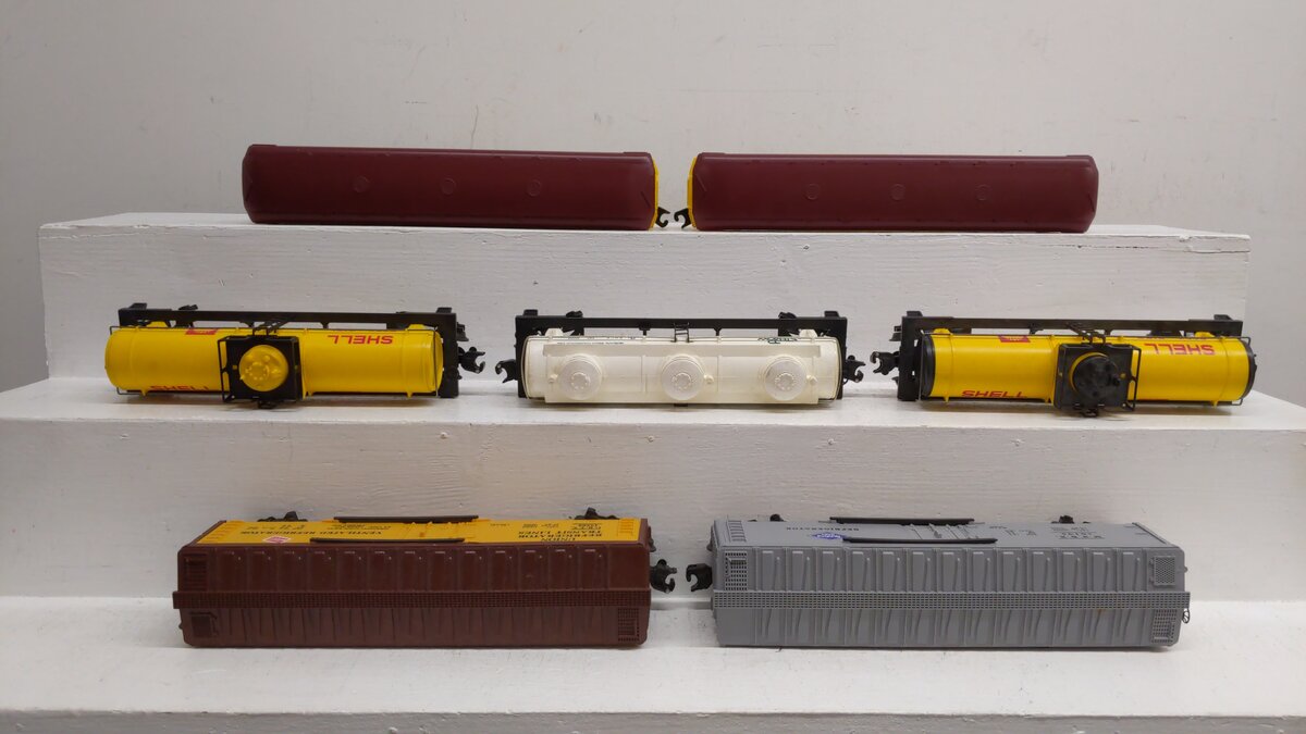 Lionel Assorted O Gauge MPC Freight & Passenger Cars [7] EX