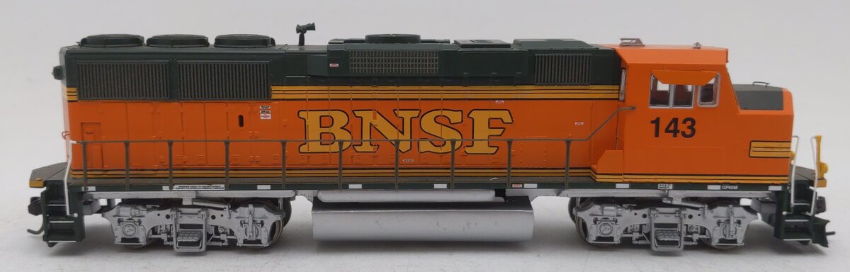 Athearn 91509 HO Scale BNSF (Heritage II) GP60M Diesel Locomotive #143 DCC Ready VG