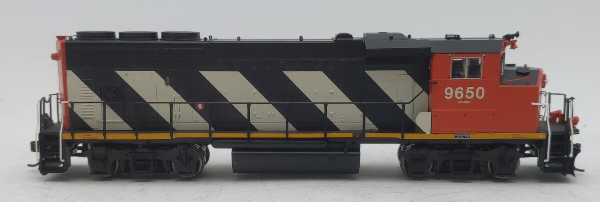 Atlas 10004402 HO Canadian National Silver GP40-2W Diesel Locomotive #9650