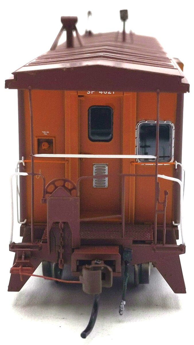 Athearn G63054 HO Bay Window C-50-7 Caboose w/Lights, SP #4621