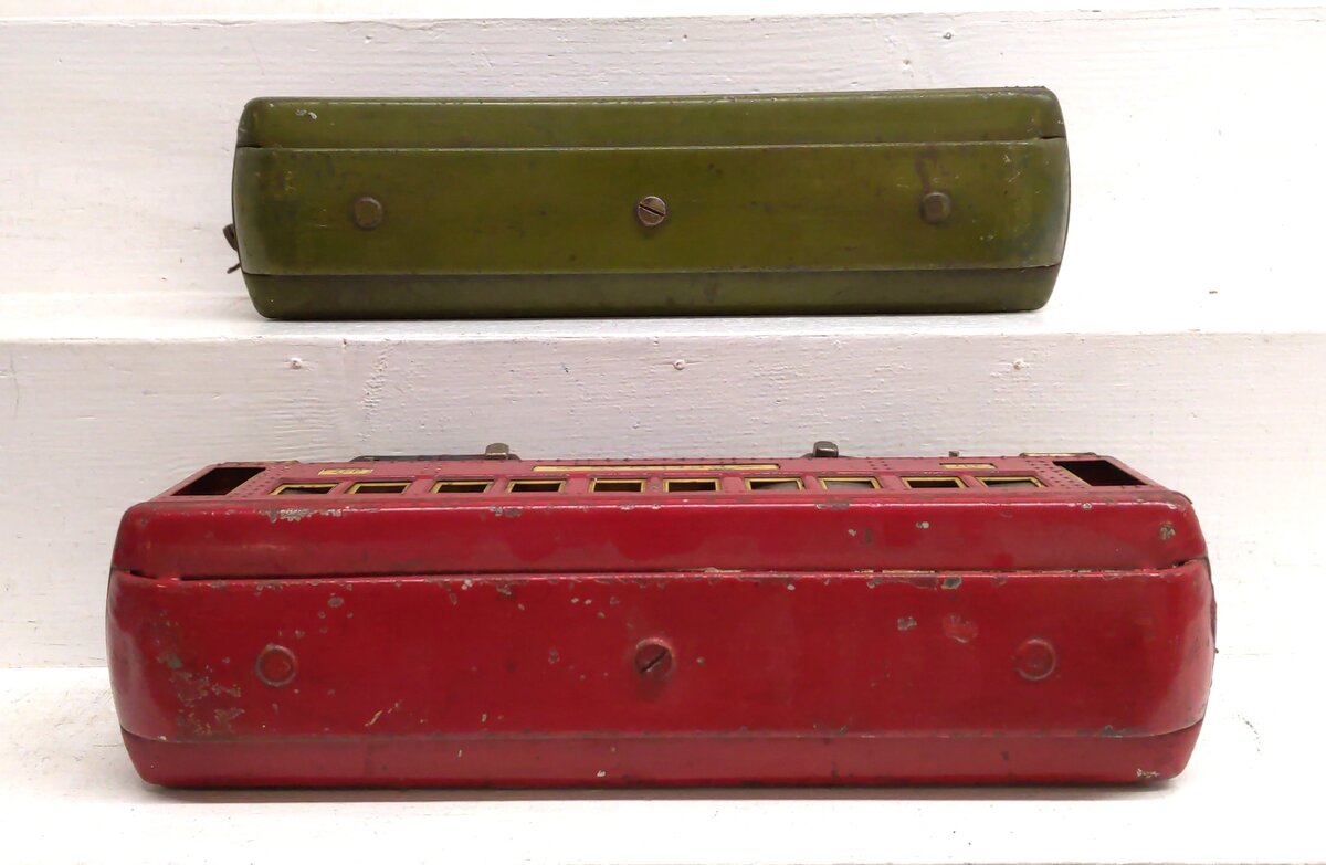 Lionel Vintage Standard Gauge Passenger Cars: 338, 337 [2] VG