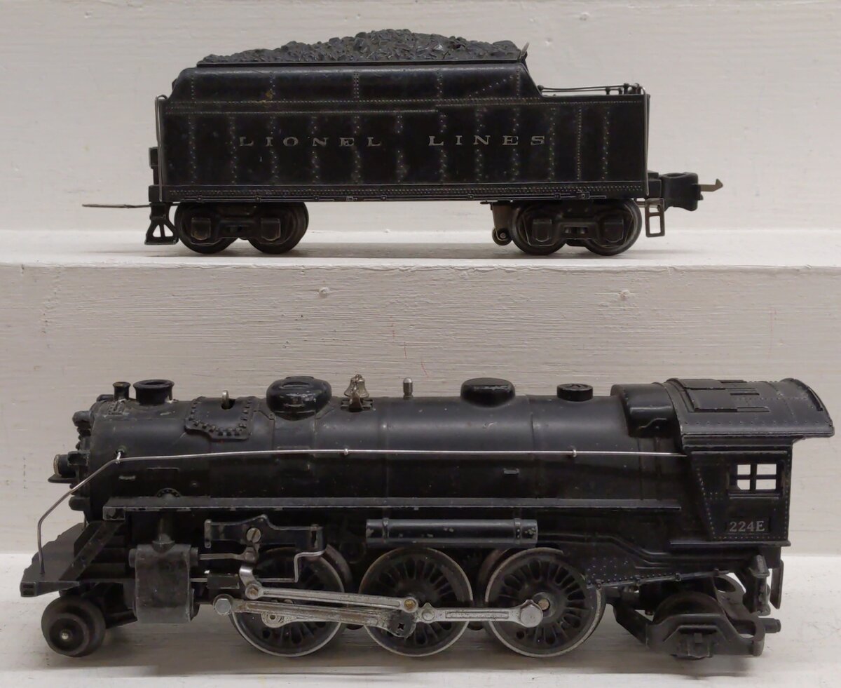 Lionel 224E Vintage O Die-Cast 2-6-2 Steam Locomotive & Tender 2224W VG