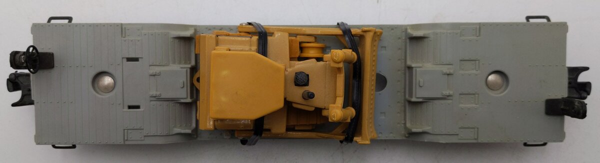 Lionel 6-16935 O Gauge Union Pacific Flatcar with Ertl Bulldozer EX/Box
