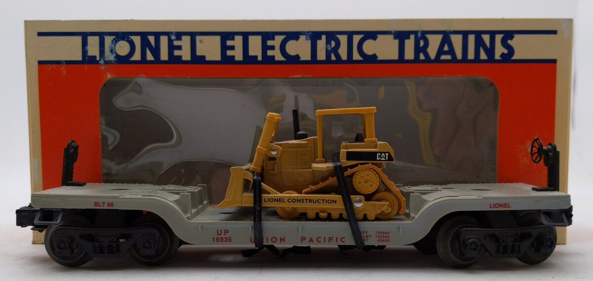 Lionel 6-16935 O Gauge Union Pacific Flatcar with Ertl Bulldozer EX/Box
