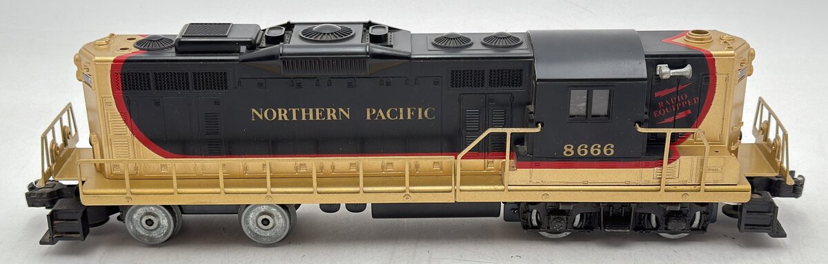 Lionel 6-8666 O Gauge Northern Pacific GP9 Powered Diesel Locomotive #8666/Box