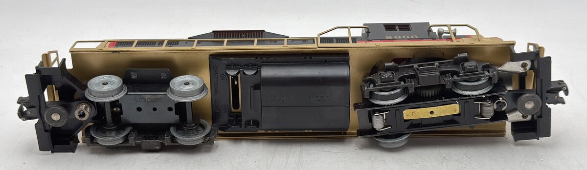 Lionel 6-8666 O Gauge Northern Pacific GP9 Powered Diesel Locomotive #8666/Box