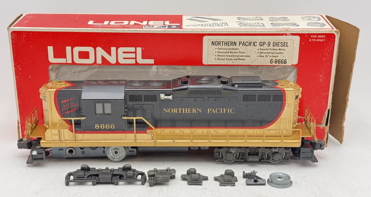 Lionel 6-8666 O Gauge Northern Pacific GP9 Powered Diesel Locomotive #8666/Box
