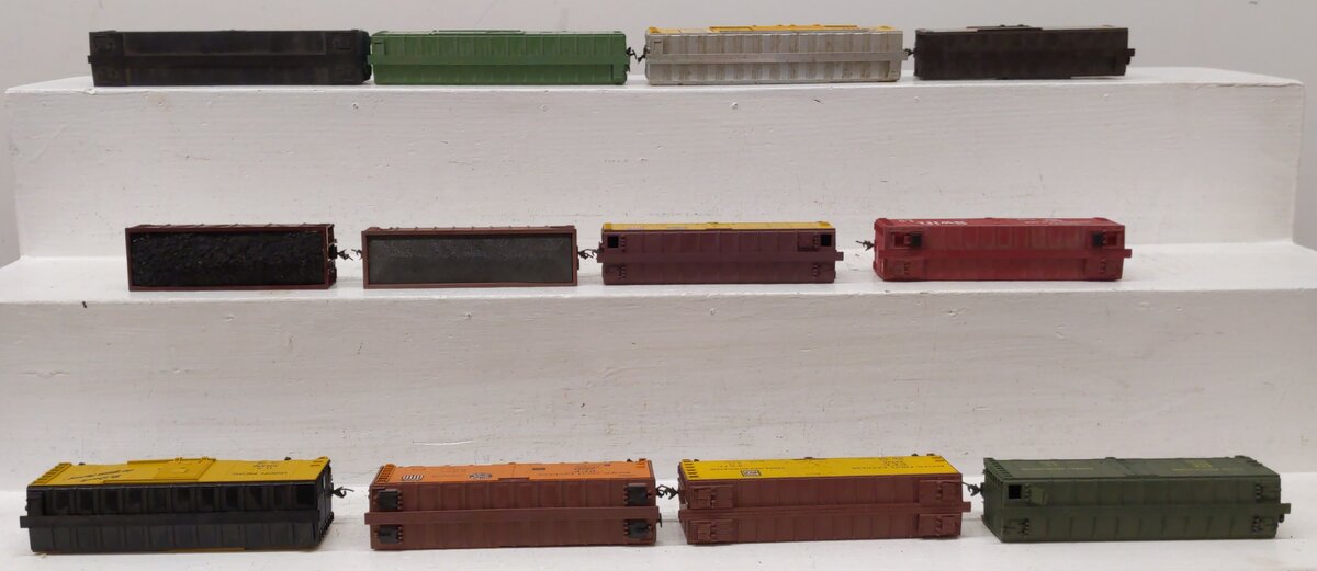AHM & Others HO Scale Assorted Freight Cars [12] EX