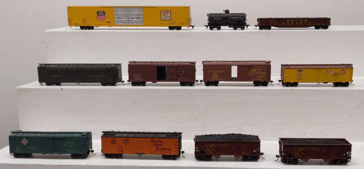 AHM & Others HO Scale Assorted Freight Cars [11] EX