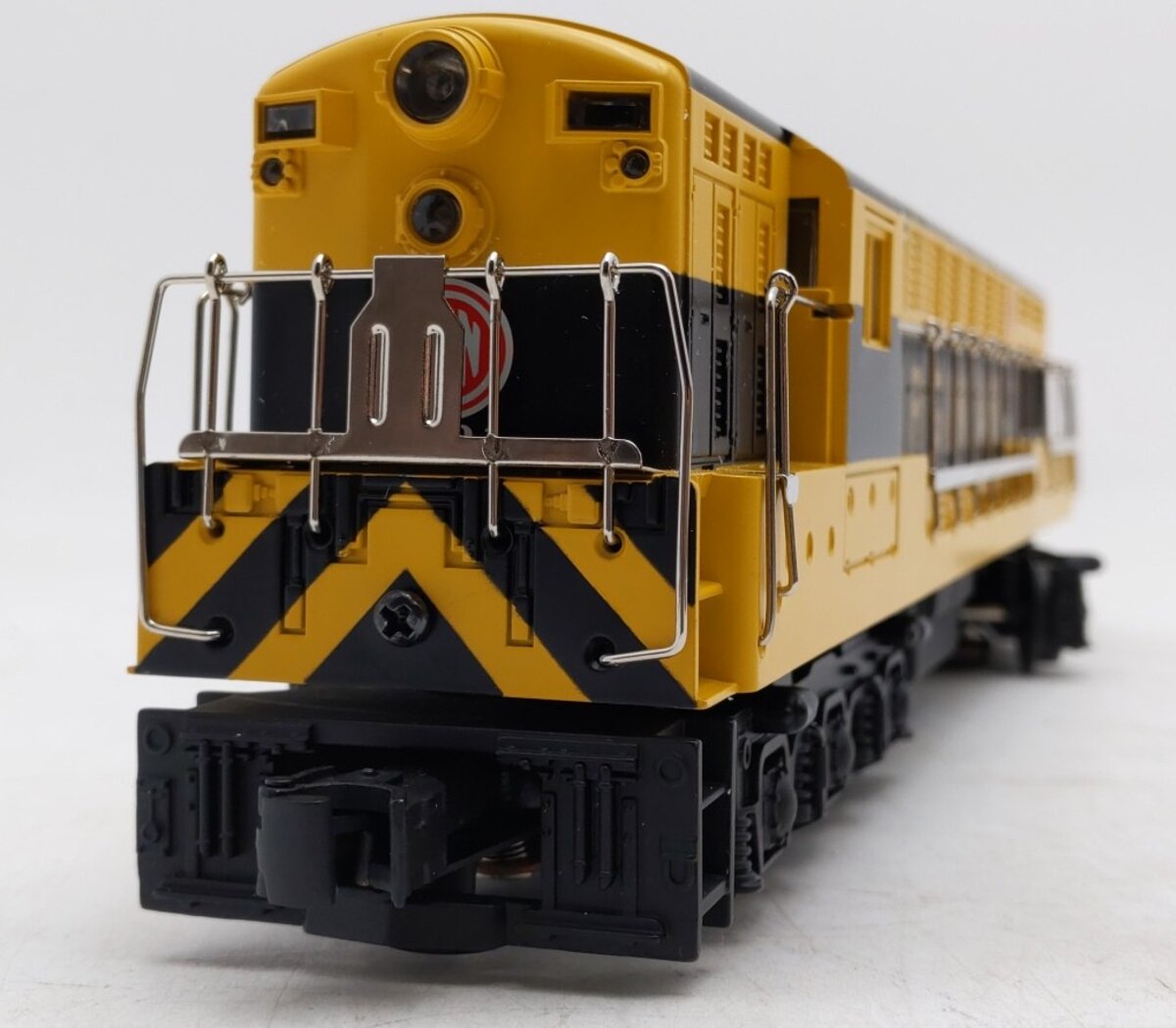 Lionel 6-18327 O Gauge Virginian FM Trainmaster Diesel Locomotive #2331 EX/Box