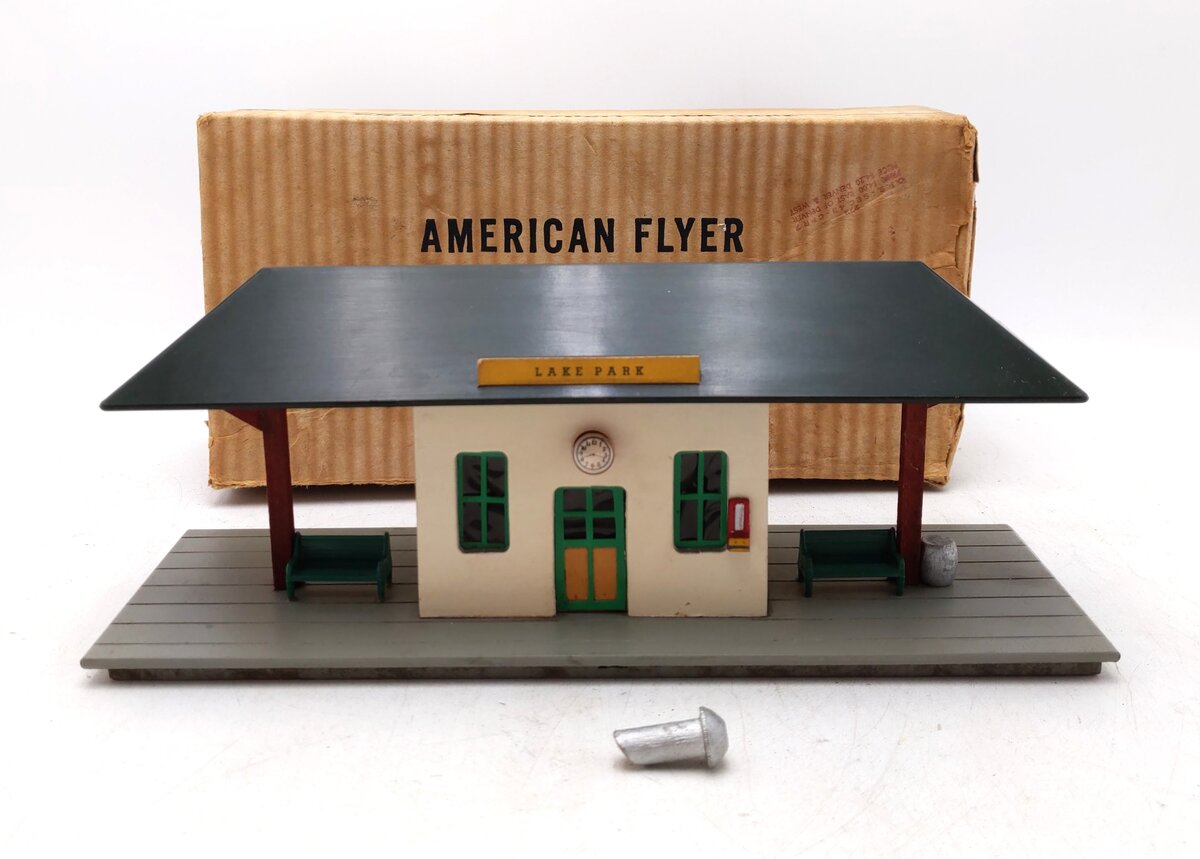 American Flyer 273 Vintage S Suburban Railroad Station: Lake Park VG/Box