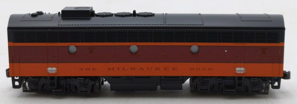 Kato N Scale Milwaukee Road “Olympian Hiawatha” EMD F7B Locomotive w/DCC EX