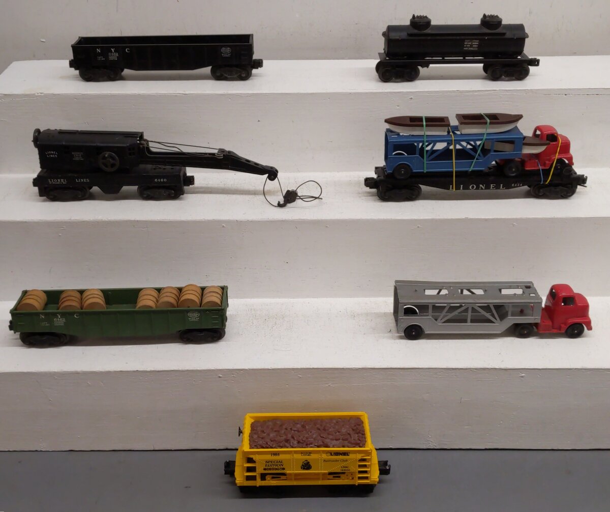 Assorted Lionel O Scale Freight Cars and Truck [7] VG