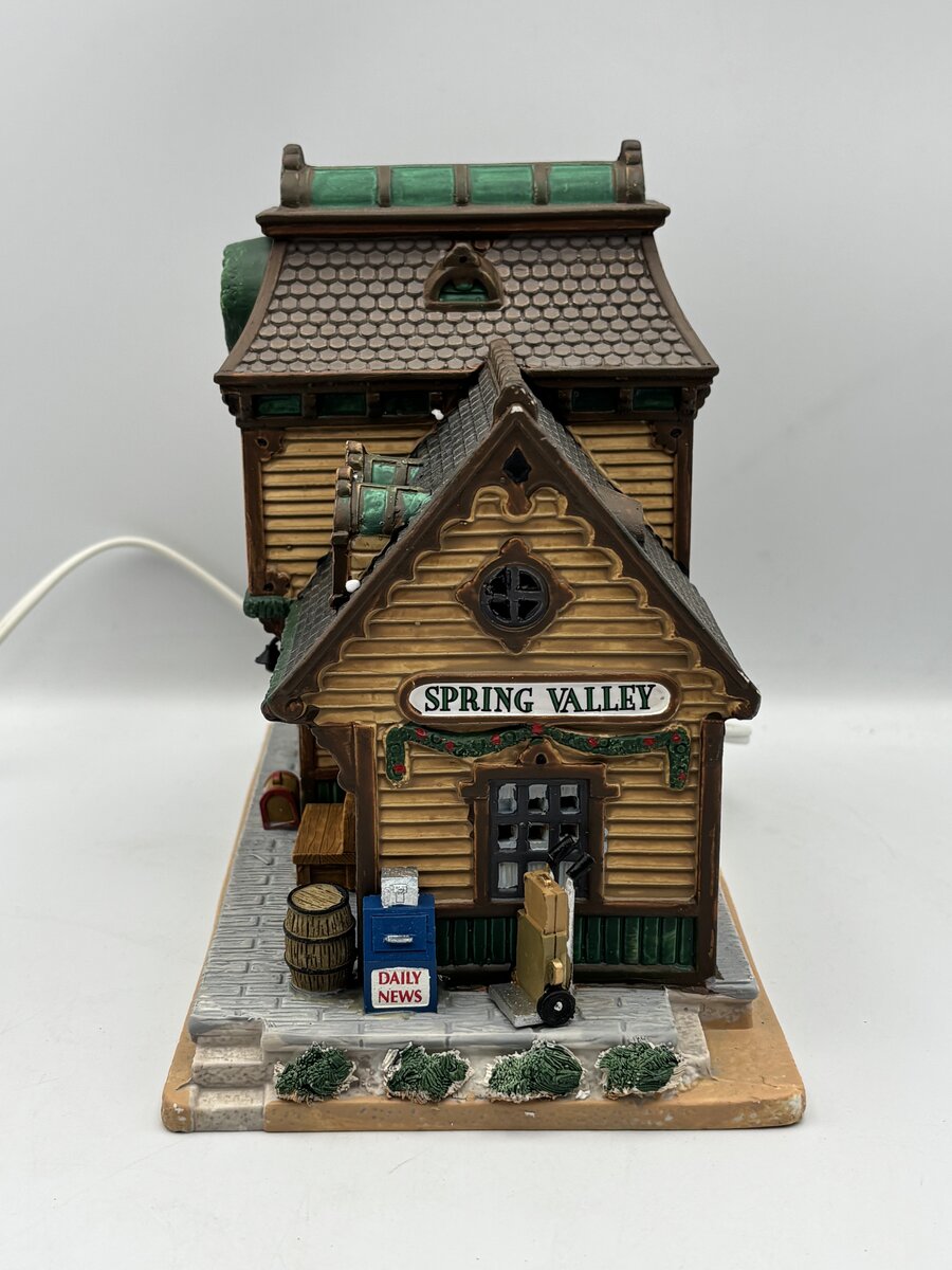 Lemax 55970 O Gauge Spring Valley Depot NIB