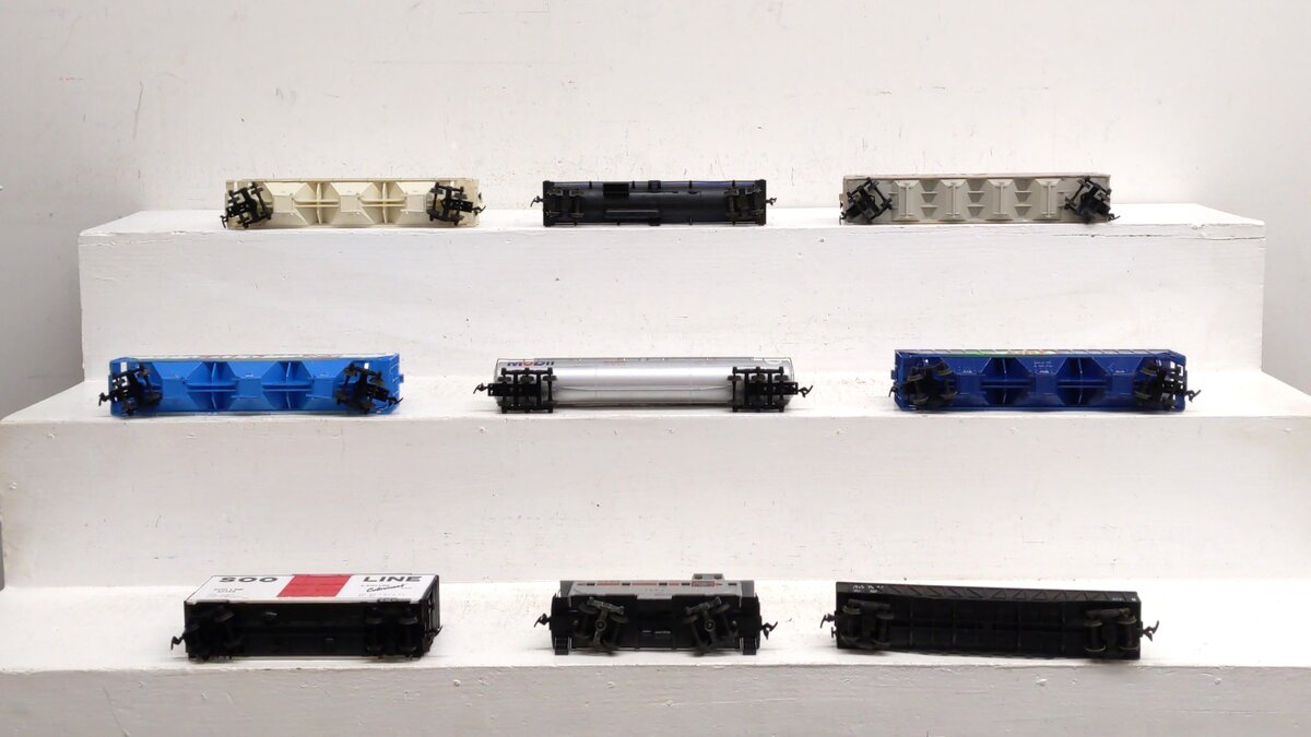Tyco HO Scale Assorted Freight Cars [9] EX