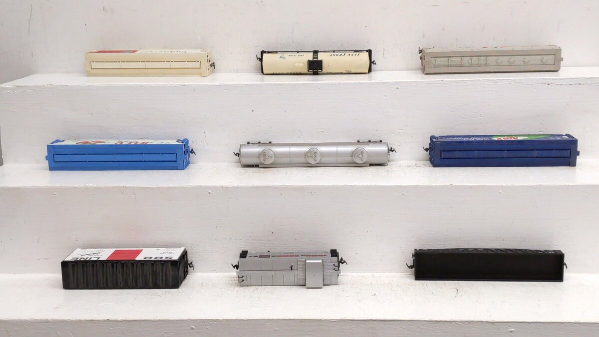 Tyco HO Scale Assorted Freight Cars [9] EX