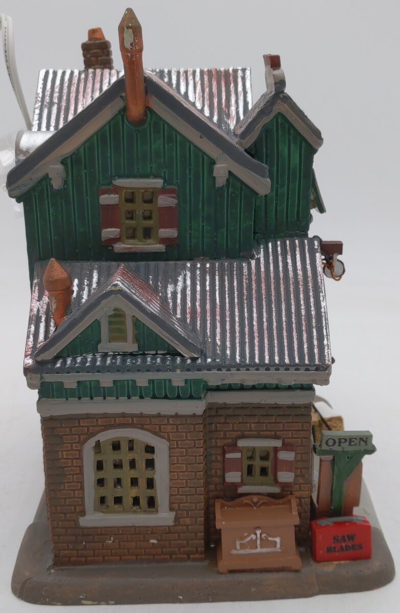Lemax 289-0311 Menards Repair Shop Porcelain Lighted Building EX/Box