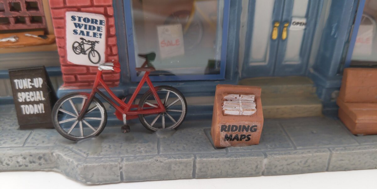 Lemax 289-0477 O Porcelain Bike & Skate Shop EX/Box