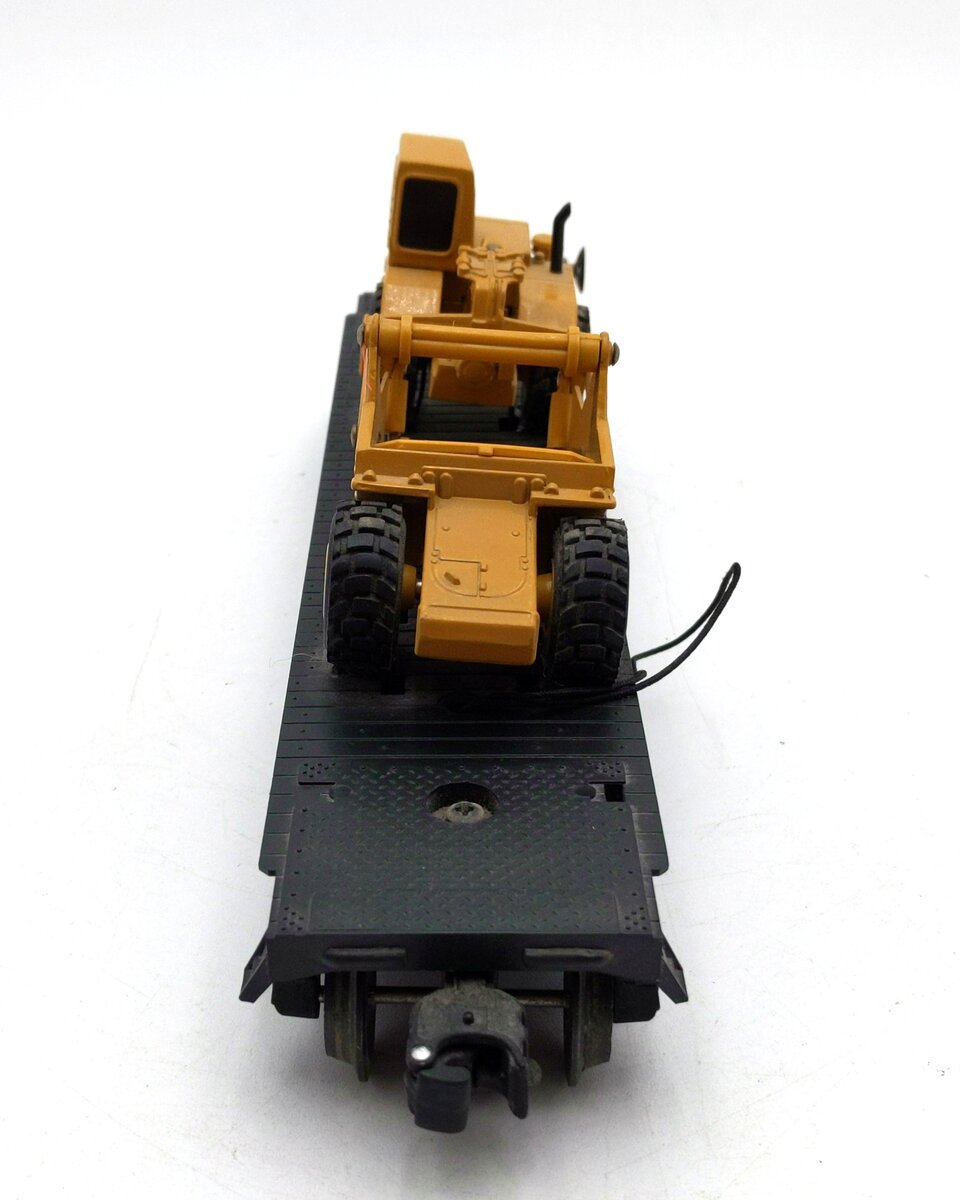 Lionel 6-16954 O Gauge New York Central Flatcar with ERTL Scraper #6424 EX/Box