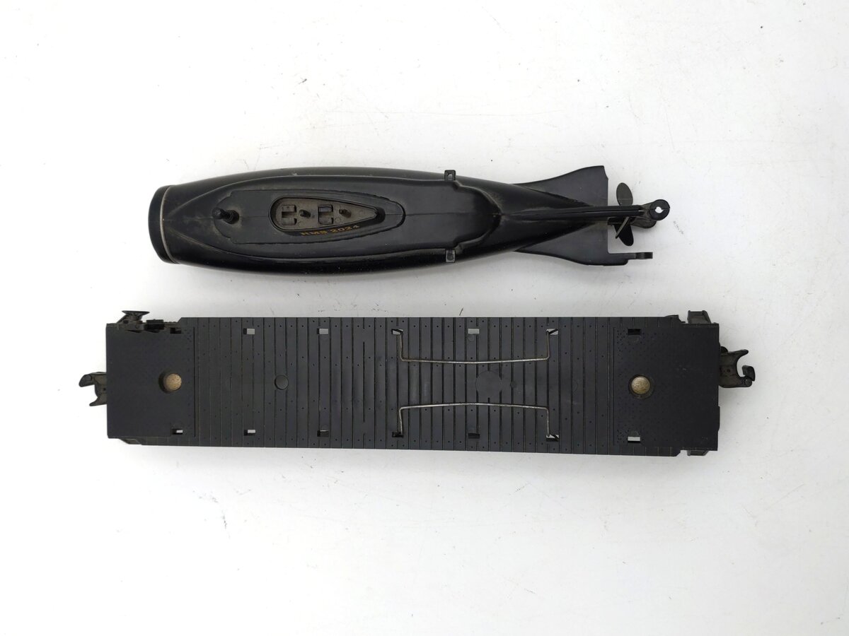 Lionel 6-16677 O Gauge NATO Flatcar with Royal Navy Submarine EX/Box