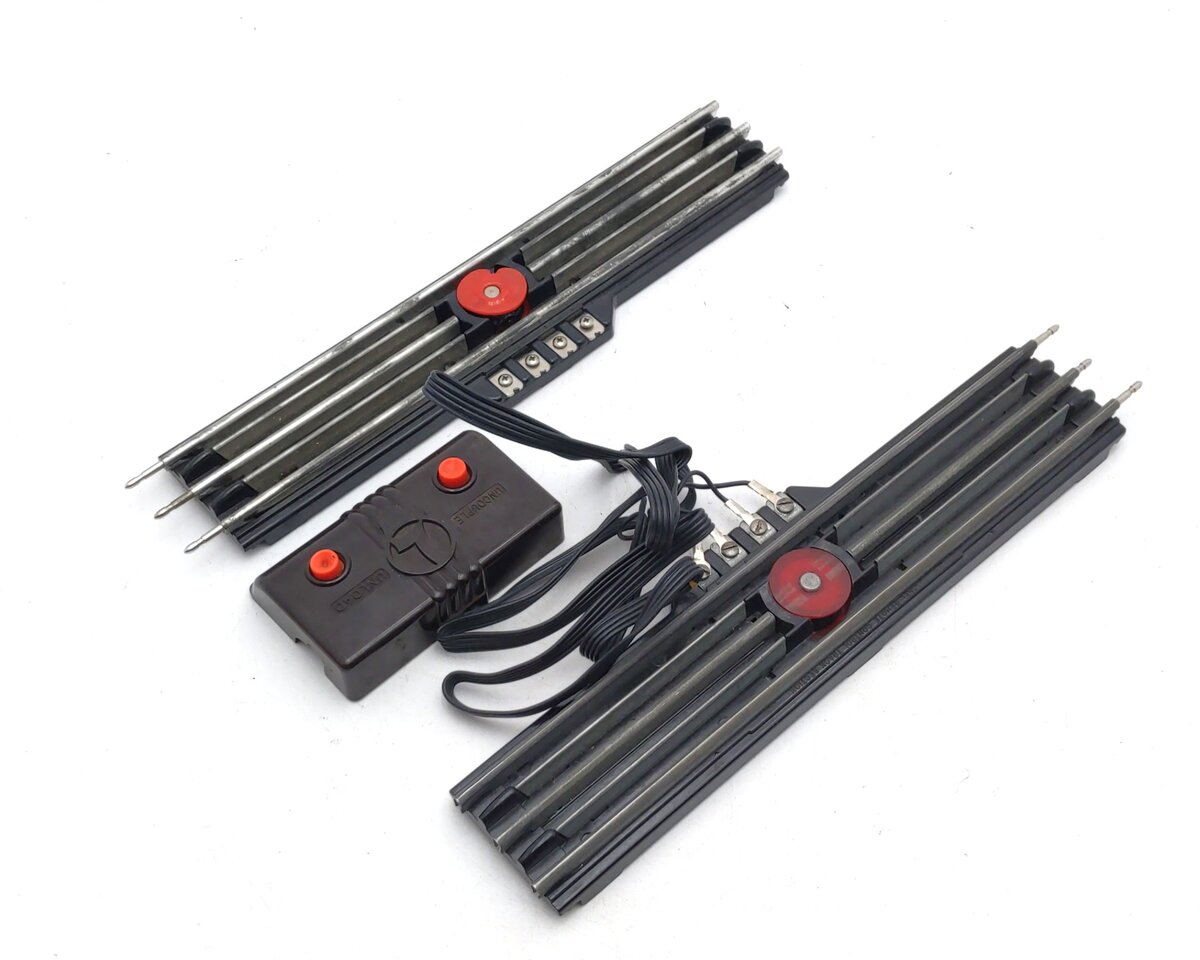 Lionel 6-5530 O Gauge Operating Track Sections (2) VG/Box