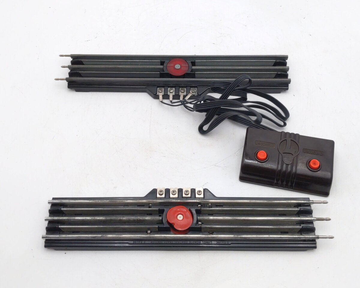 Lionel 6-5530 O Gauge Operating Track Sections (2) VG/Box