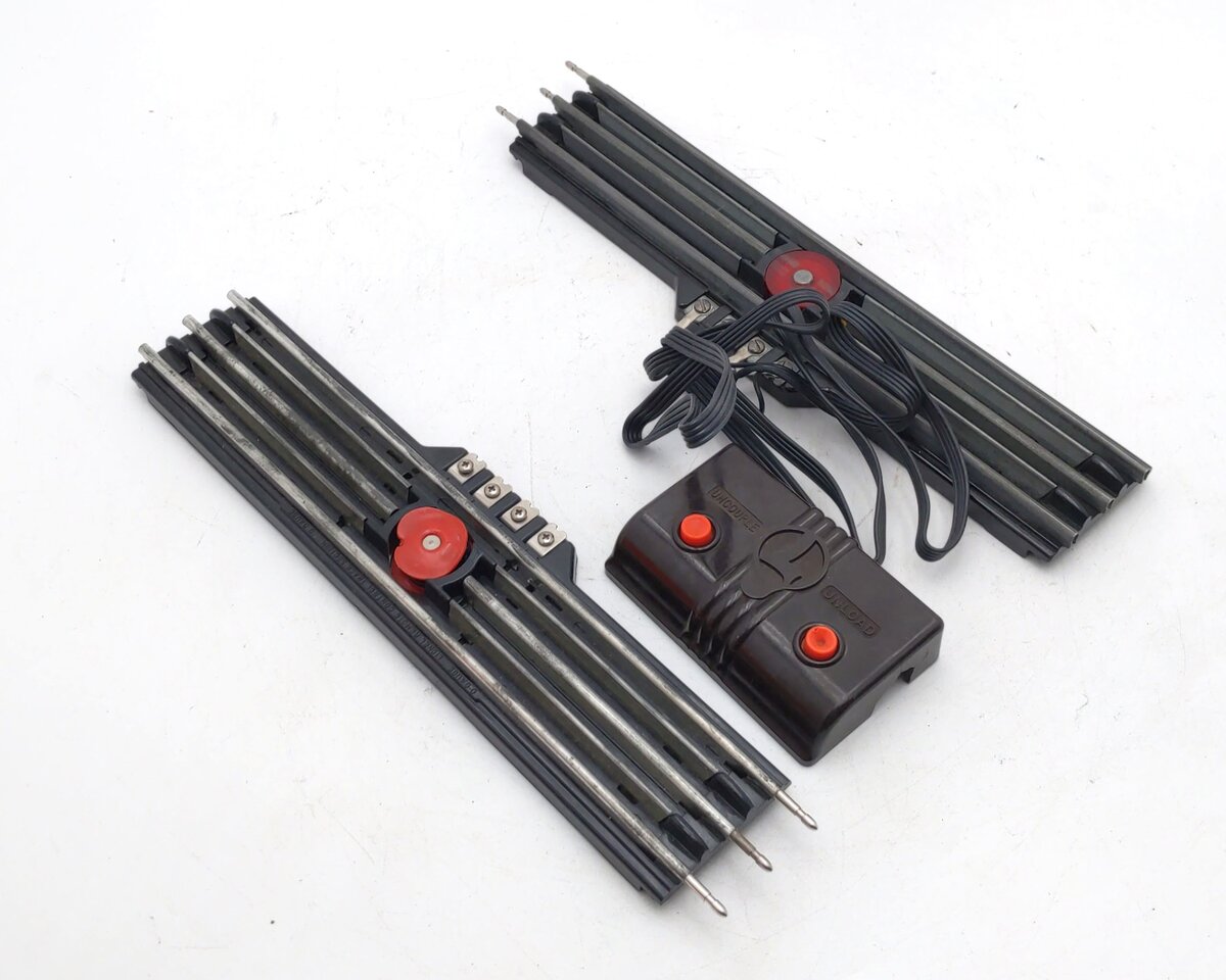 Lionel 6-5530 O Gauge Operating Track Sections (2) VG/Box