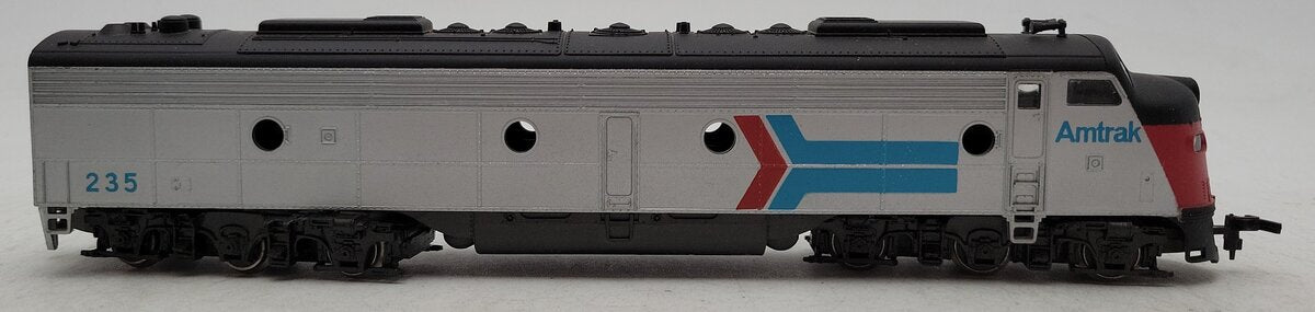 AHM 5121T HO Scale Amtrak GM E8(E9) Powered Diesel Locomotive #235 LN/Box