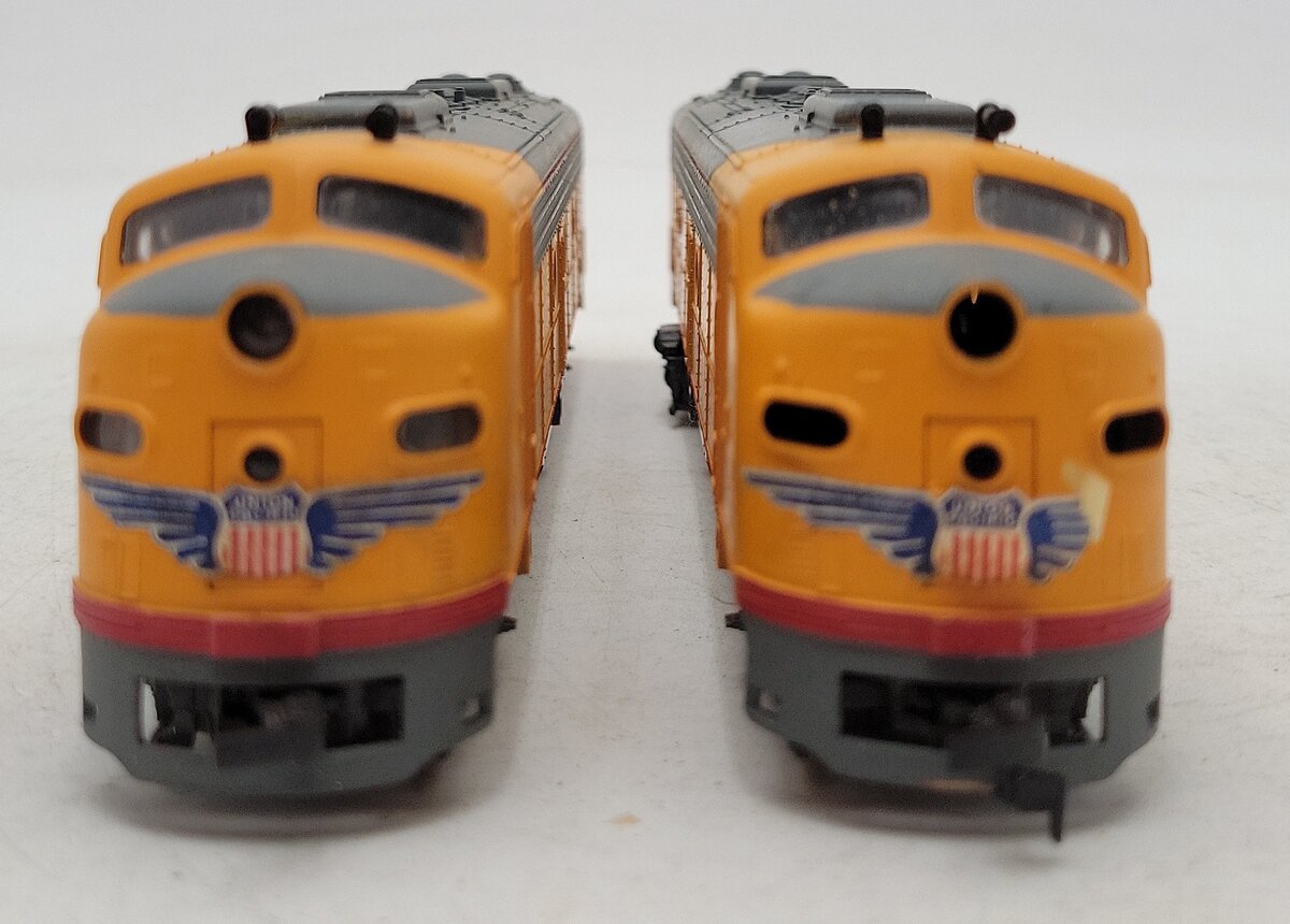 AHM 5121E HO Union Pacific GM E8/9 Powered/Unpowered Diesel Locomotive #926 VG/Box