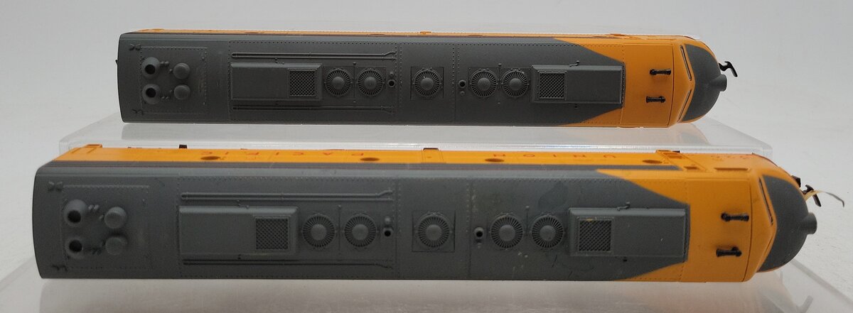 AHM 5121E HO Union Pacific GM E8/9 Powered/Unpowered Diesel Locomotive #926 VG/Box