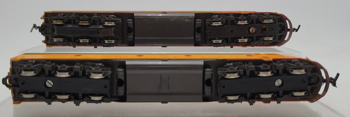 AHM 5121E HO Union Pacific GM E8/9 Powered/Unpowered Diesel Locomotive #926 VG/Box