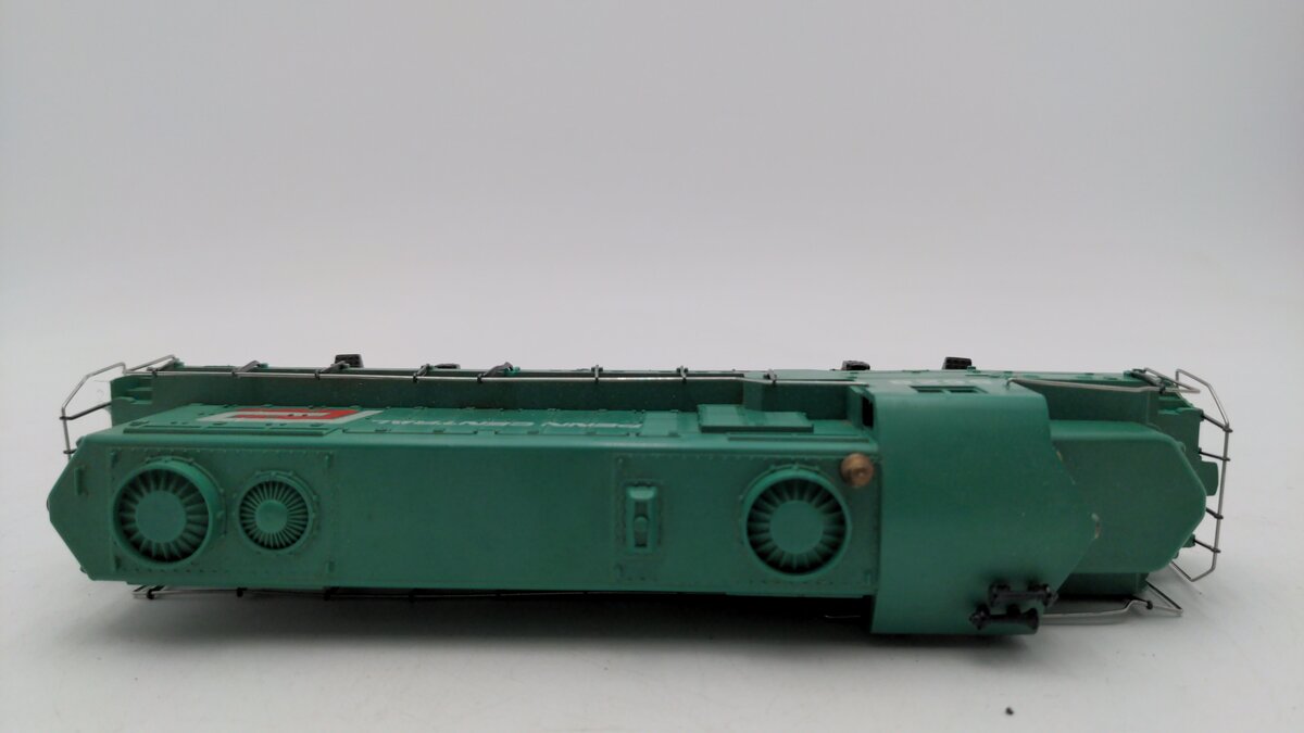Mantua 406-28 HO Scale Penn Central Diesel Locomotive #5628 VG