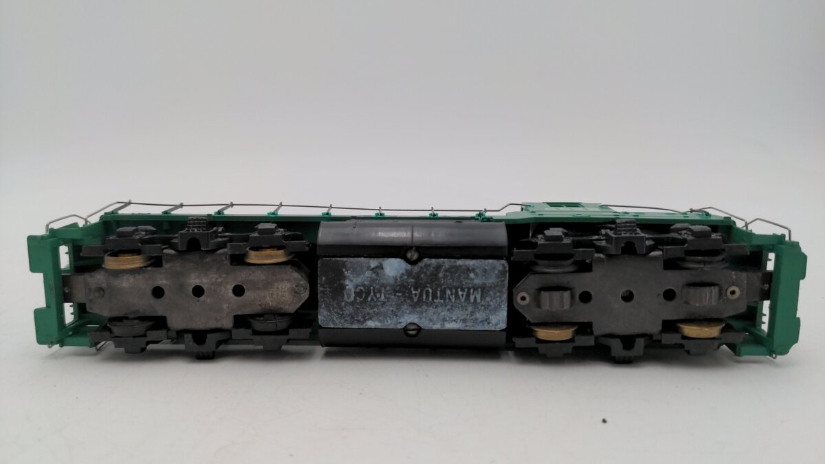 Mantua 406-28 HO Scale Penn Central Diesel Locomotive #5628 VG