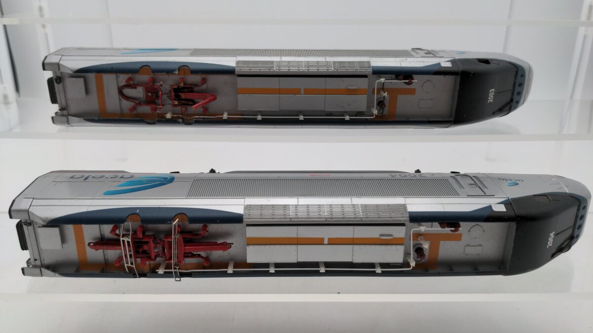 Bachmann HO Scale Acela Electric Locomotive #2003/2004 VG
