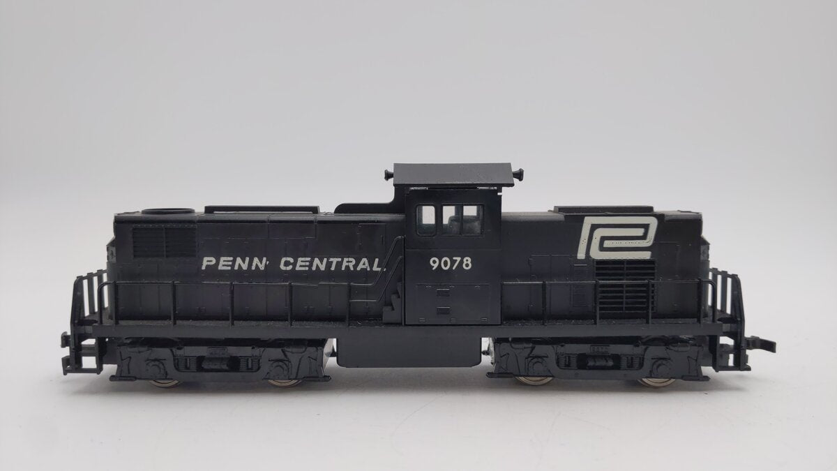 AHM HO Scale Penn Central Diesel Locomotive #9078 VG