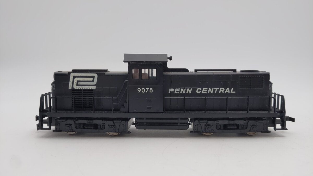 AHM HO Scale Penn Central Diesel Locomotive #9078 VG