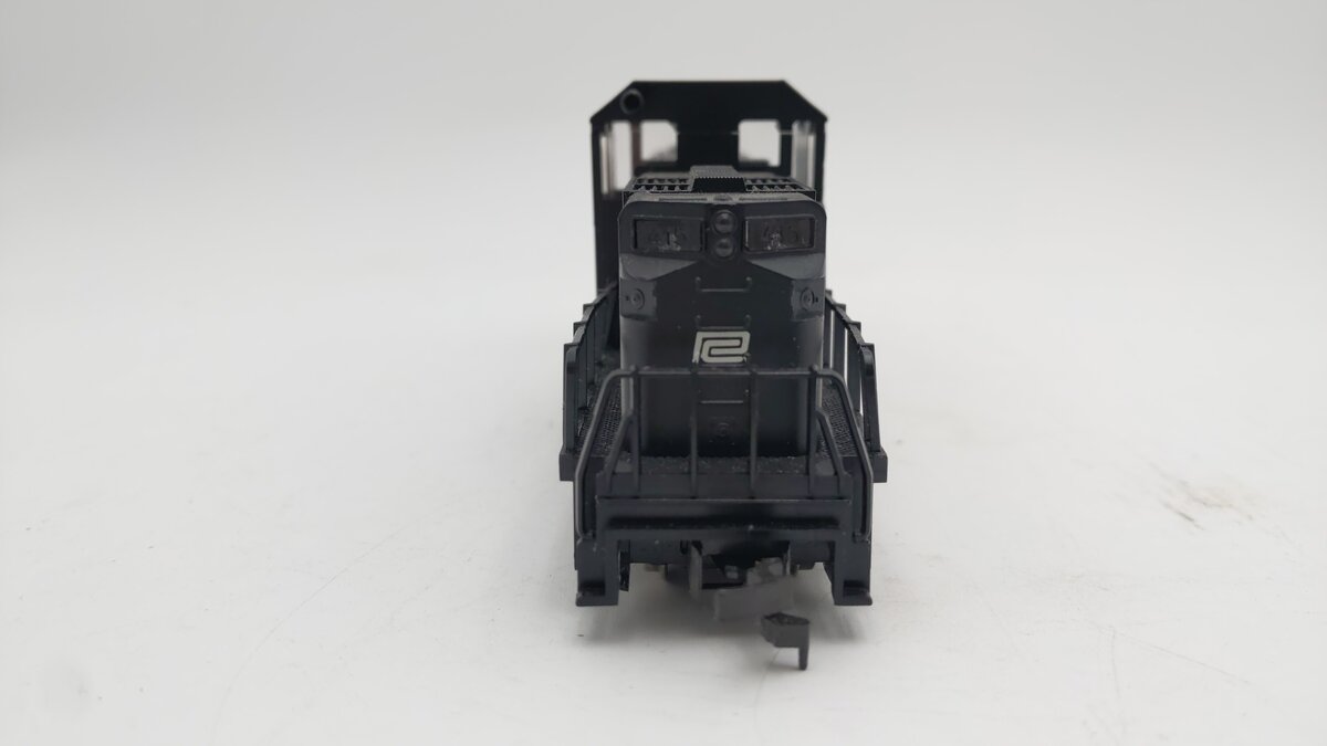 AHM HO Scale Penn Central Diesel Locomotive #9078 VG