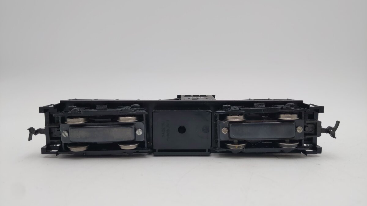 AHM HO Scale Penn Central Diesel Locomotive #9078 VG