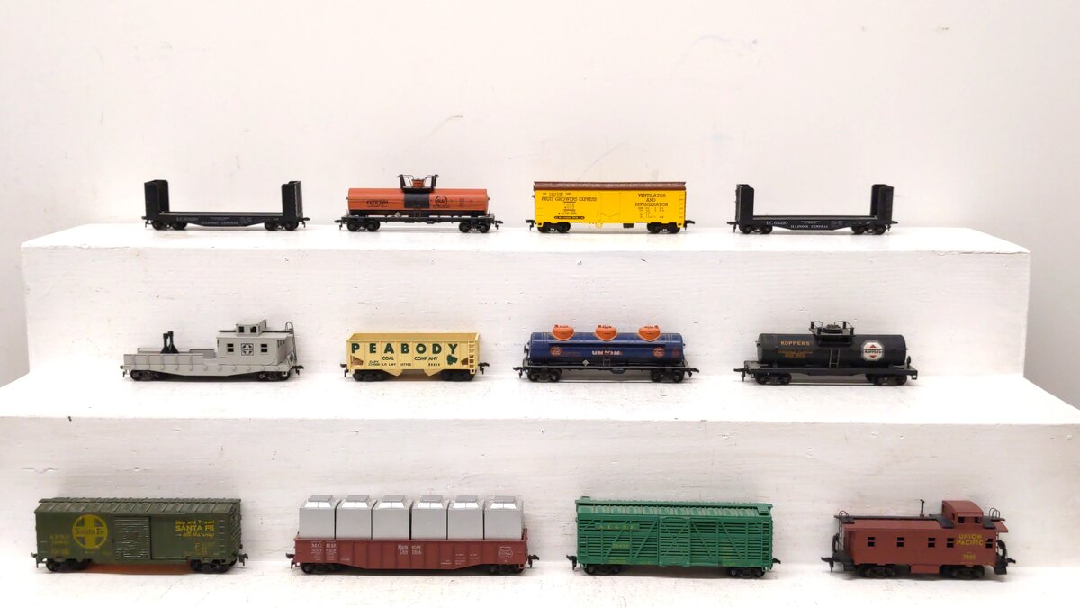 Generic HO Scale Assorted Freight Cars [12] VG