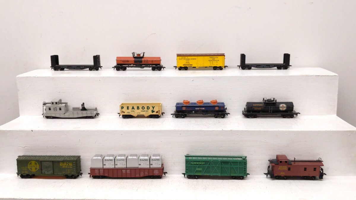 Generic HO Scale Assorted Freight Cars [12] VG